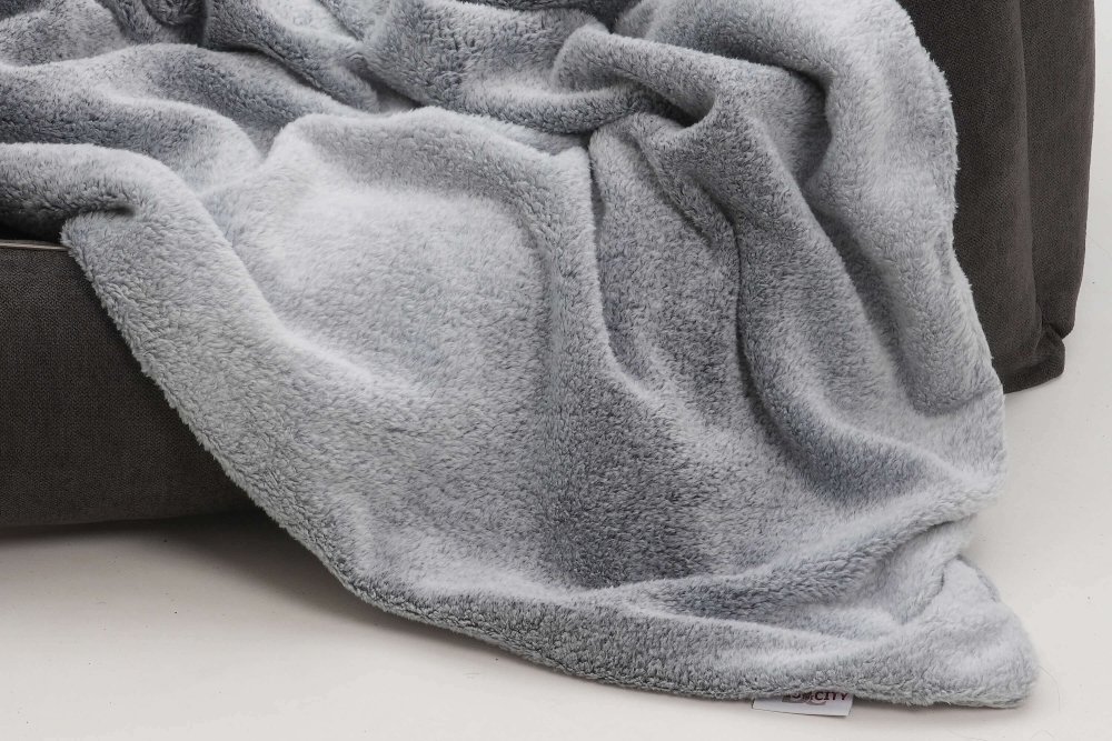 Blanket Icebear grey synthetic fur
